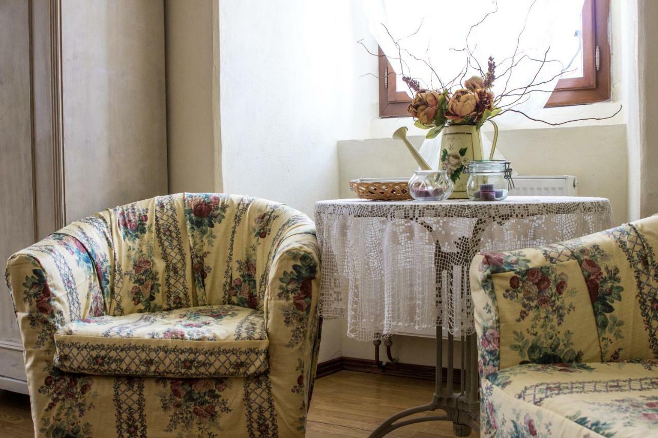 Отель Dum Zameckych Kaplanu Valec Экстерьер фото
