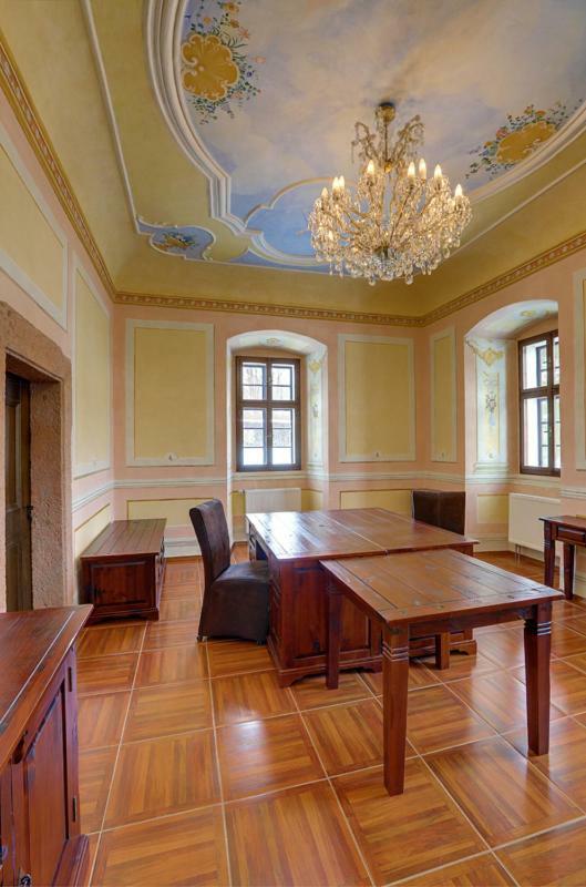 Отель Dum Zameckych Kaplanu Valec Экстерьер фото